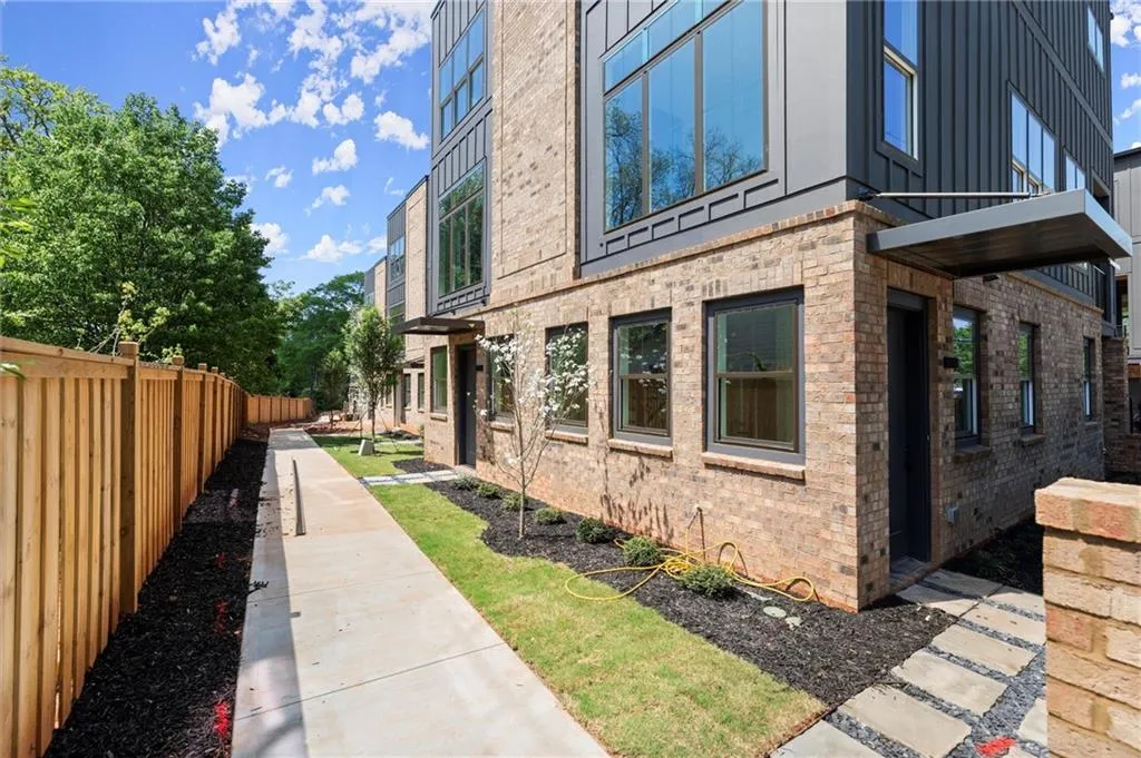 1123 Knight Walk Nw, Atlanta, Georgia 30318, 2 Bedrooms Bedrooms, ,2 BathroomsBathrooms,Residential,For Sale,1123 Knight Walk Nw,7625366