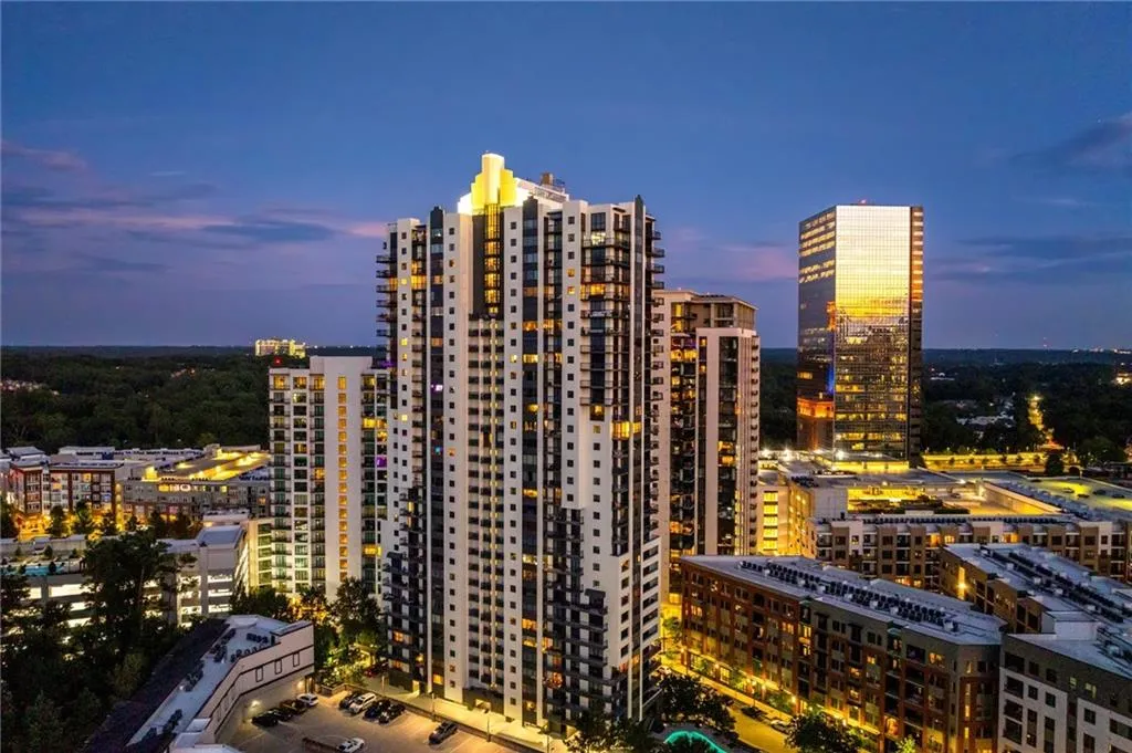 3481 Lakeside Drive Ne Unit 2302, Atlanta, Georgia 30326, 2 Bedrooms Bedrooms, ,2 BathroomsBathrooms,Residential,For Sale,3481 Lakeside Drive Ne Unit 2302,7623362