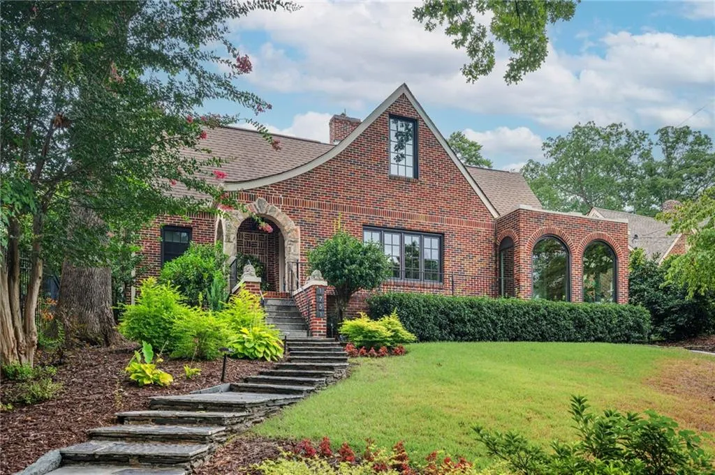 1751 N Pelham Road Ne, Atlanta, Georgia 30324, 4 Bedrooms Bedrooms, ,4 BathroomsBathrooms,Residential,For Sale,1751 N Pelham Road Ne,7623691