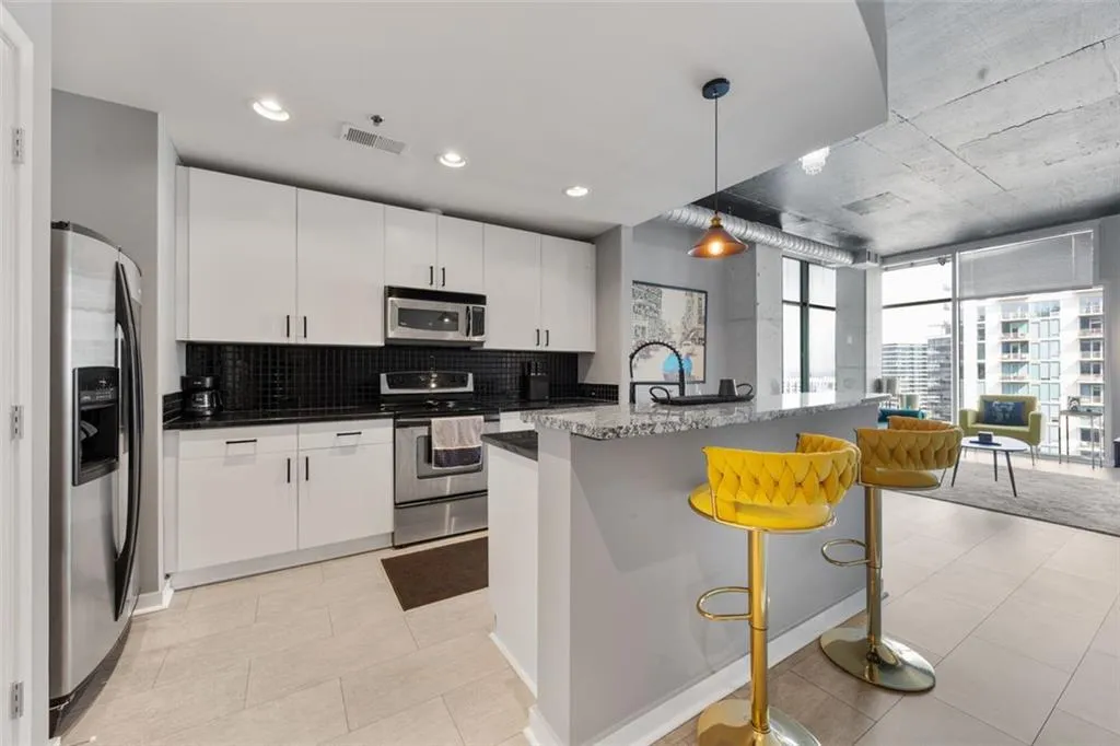 250 Pharr Road Ne Unit 1702, Atlanta, Georgia 30305, 1 Bedroom Bedrooms, ,1 BathroomBathrooms,Residential,For Sale,250 Pharr Road Ne Unit 1702,7625902