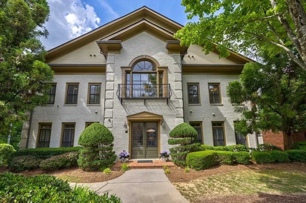 3127 Lenox Road Ne Unit 1, Atlanta, Georgia 30324, 3 Bedrooms Bedrooms, ,3 BathroomsBathrooms,Residential,For Sale,3127 Lenox Road Ne Unit 1,7567598