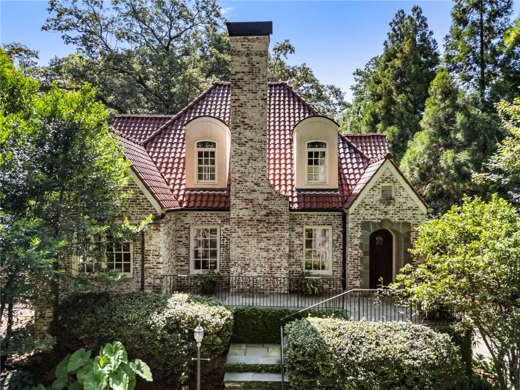 2085 Mckinley Road Nw, Atlanta, Georgia 30318, 6 Bedrooms Bedrooms, ,4 BathroomsBathrooms,Residential,For Sale,2085 Mckinley Road Nw,7624908
