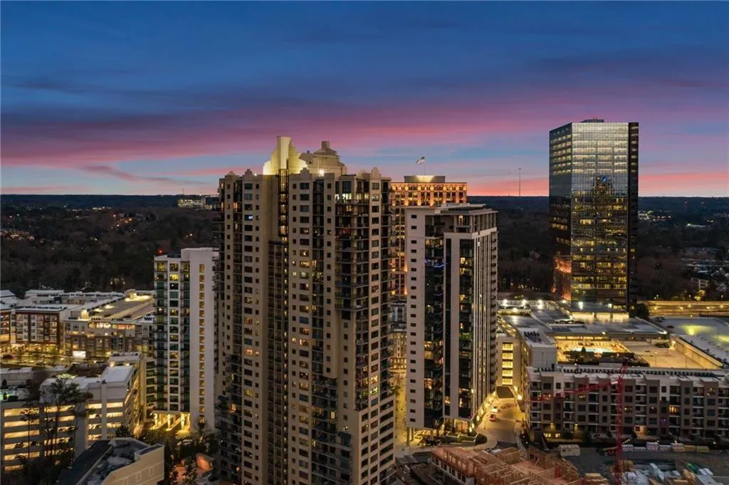 3481 Lakeside Drive Ne Unit 1103, Atlanta, Georgia 30326, 2 Bedrooms Bedrooms, ,2 BathroomsBathrooms,Residential,For Sale,3481 Lakeside Drive Ne Unit 1103,7580238
