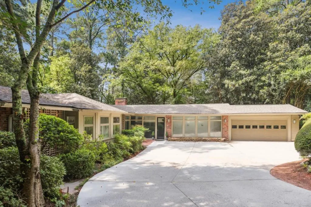 572 Hillside Drive, Atlanta, Georgia 30342, 4 Bedrooms Bedrooms, ,3 BathroomsBathrooms,Residential,Sold,572 Hillside Drive,7627392