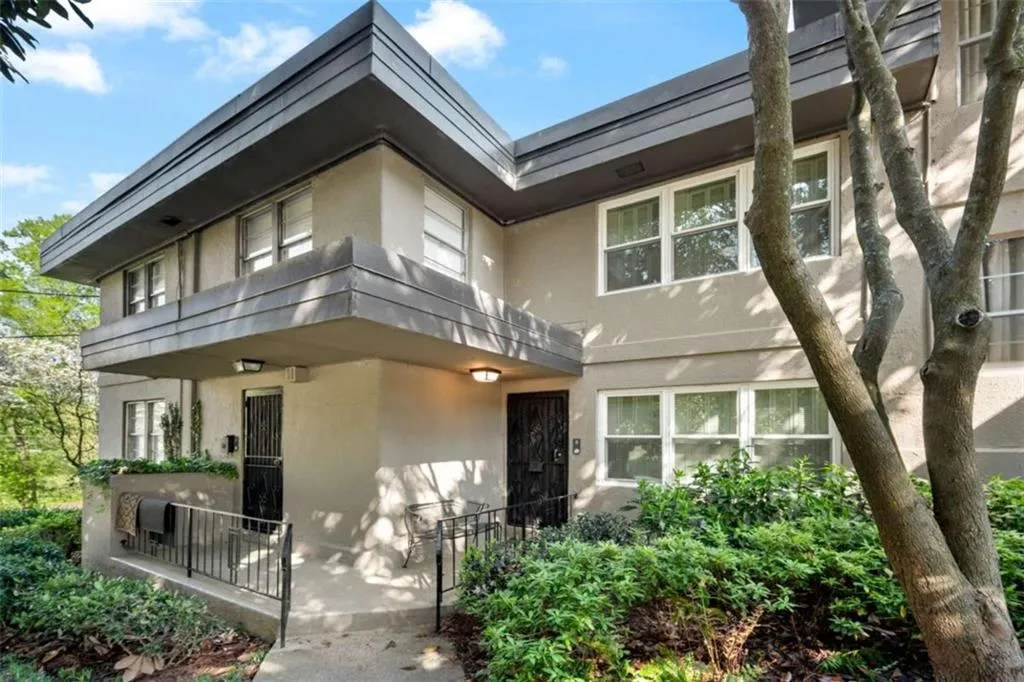 270 Lakemoore Drive Unit B, Atlanta, Georgia 30342, 2 Bedrooms Bedrooms, ,1 BathroomBathrooms,Residential,For Sale,270 Lakemoore Drive Unit B,7627501
