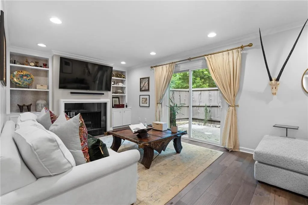33 Ivy Trail Ne, Atlanta, Georgia 30342, 2 Bedrooms Bedrooms, ,2 BathroomsBathrooms,Residential,For Sale,33 Ivy Trail Ne,7624092
