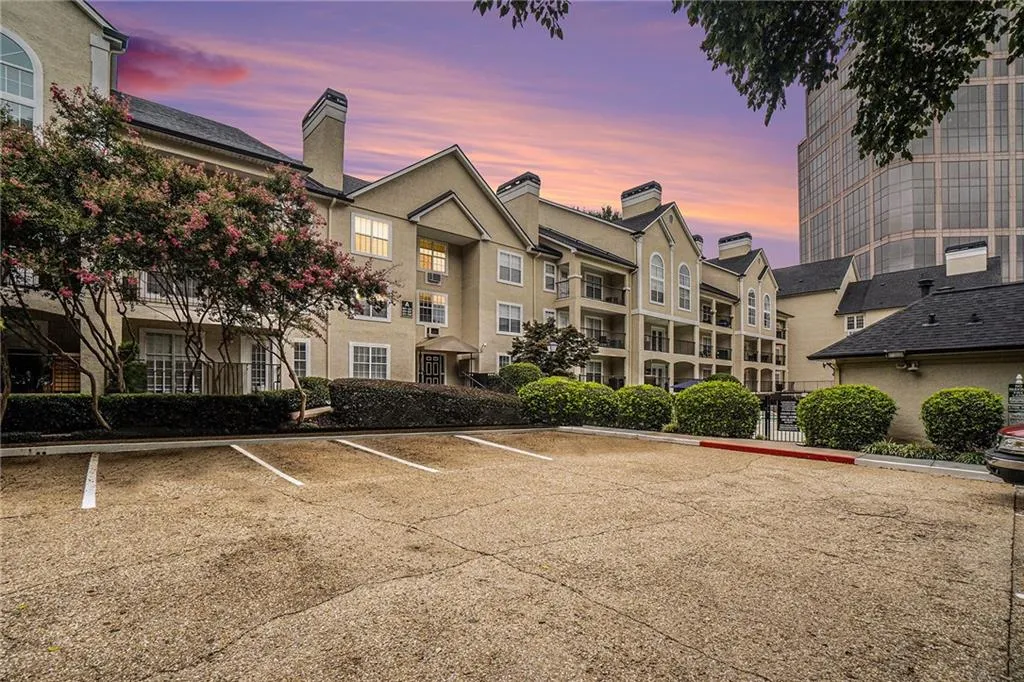 3655 Habersham Road Ne Unit A314, Atlanta, Georgia 30305, 1 Bedroom Bedrooms, ,1 BathroomBathrooms,Residential,For Sale,3655 Habersham Road Ne Unit A314,7626527
