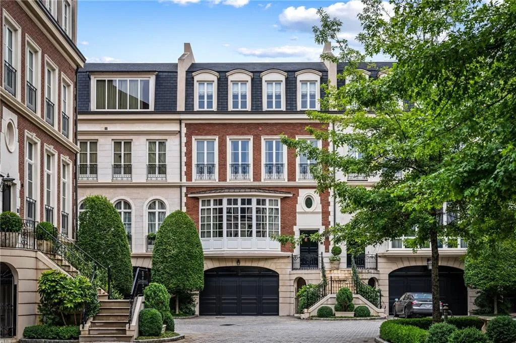 2288 Peachtree Road Nw Unit 15, Atlanta, Georgia 30309, 3 Bedrooms Bedrooms, ,3 BathroomsBathrooms,Residential,For Sale,2288 Peachtree Road Nw Unit 15,7625622