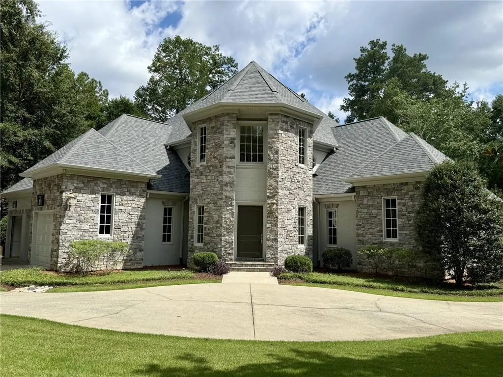 5027 Green Pine Drive, Atlanta, Georgia 30342, 5 Bedrooms Bedrooms, ,5 BathroomsBathrooms,Residential,For Sale,5027 Green Pine Drive,7612085