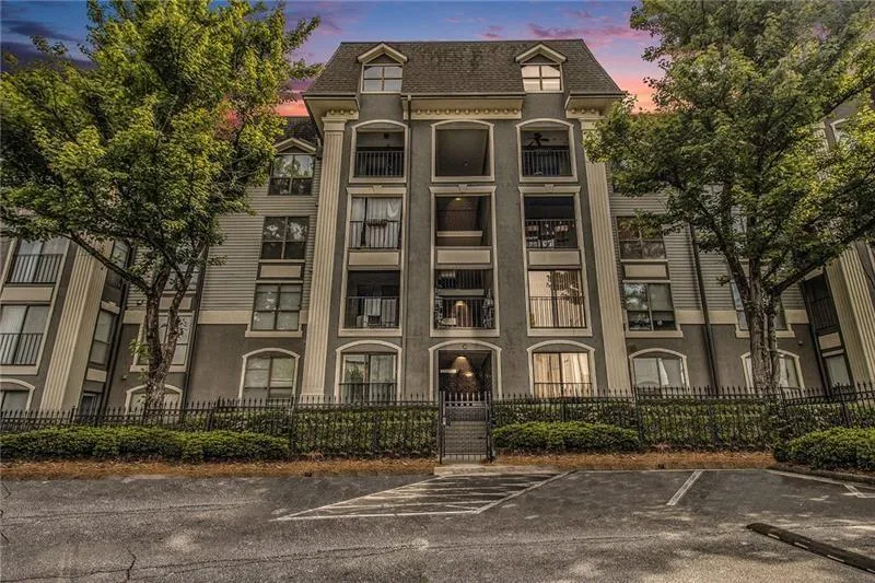 2657 Lenox Road Ne Unit C38, Atlanta, Georgia 30324, 1 Bedroom Bedrooms, ,1 BathroomBathrooms,Residential,For Sale,2657 Lenox Road Ne Unit C38,7629342