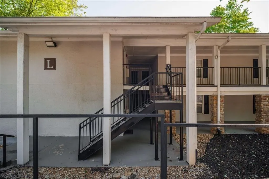 1150 Collier Road Nw Unit 10l, Atlanta, Georgia 30318, 1 Bedroom Bedrooms, ,1 BathroomBathrooms,Residential,For Sale,1150 Collier Road Nw Unit 10l,7595027