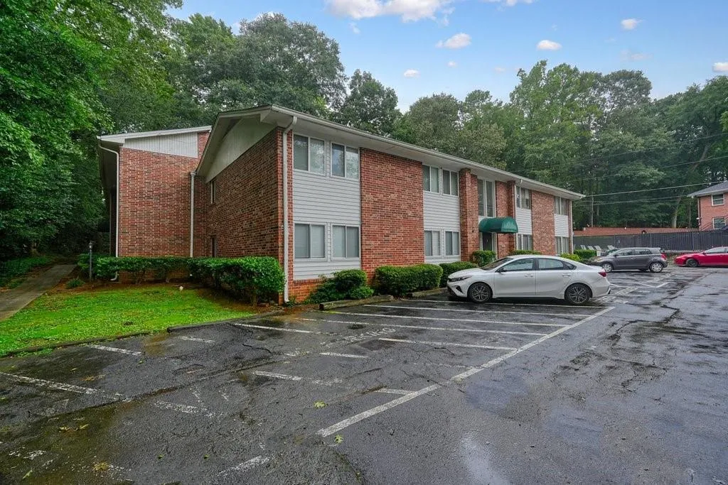 4266 Roswell Road Ne Unit K-2, Atlanta, Georgia 30342, 2 Bedrooms Bedrooms, ,1 BathroomBathrooms,Residential,For Sale,4266 Roswell Road Ne Unit K-2,7619849
