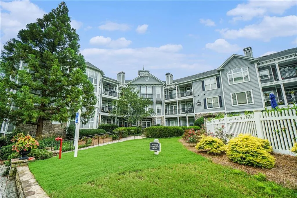 4100 Paces Walk Se Unit 1303, Atlanta, Georgia 30339, 2 Bedrooms Bedrooms, ,2 BathroomsBathrooms,Residential,For Sale,4100 Paces Walk Se Unit 1303,7630556
