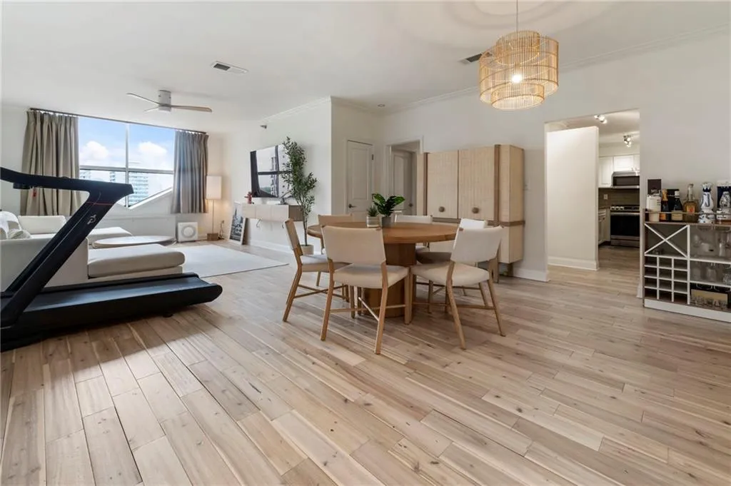 2479 Peachtree Road Ne Unit 1804, Atlanta, Georgia 30305, 3 Bedrooms Bedrooms, ,2 BathroomsBathrooms,Residential,For Sale,2479 Peachtree Road Ne Unit 1804,7631569