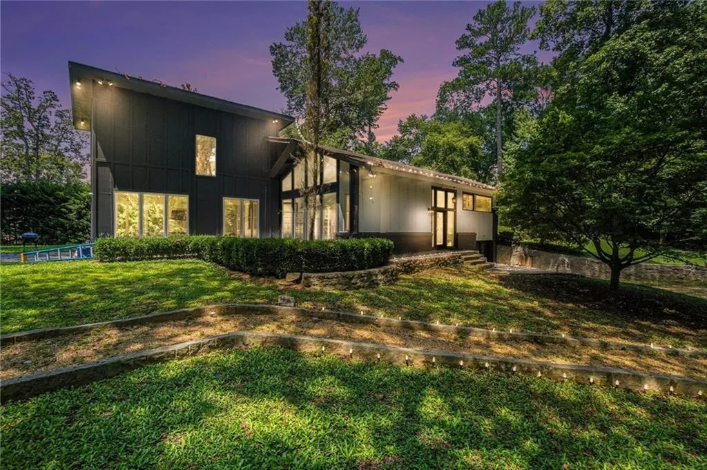 1087 Lee Circle Ne, Atlanta, Georgia 30324, 5 Bedrooms Bedrooms, ,4 BathroomsBathrooms,Residential,For Sale,1087 Lee Circle Ne,7632104