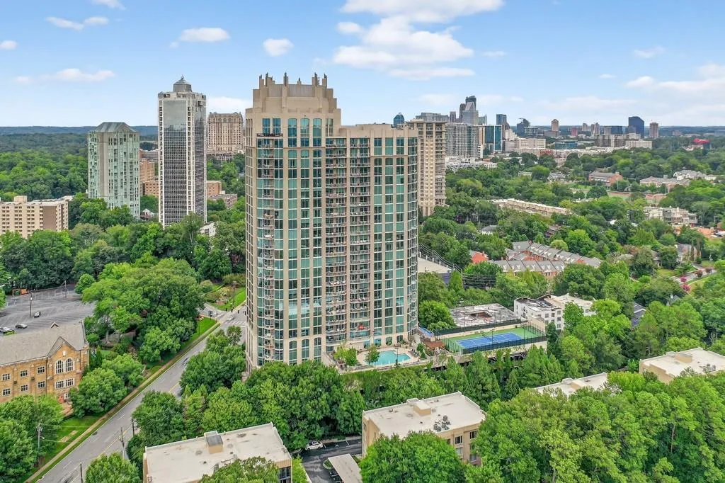 2795 Peachtree Road Ne Unit 1801, Atlanta, Georgia 30305, 2 Bedrooms Bedrooms, ,2 BathroomsBathrooms,Residential,For Sale,2795 Peachtree Road Ne Unit 1801,7627526