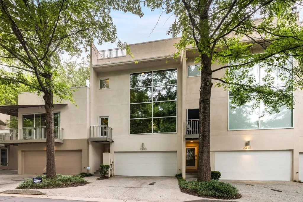 2453 Field Way Ne, Brookhaven, Georgia 30319, 2 Bedrooms Bedrooms, ,2 BathroomsBathrooms,Residential,For Sale,2453 Field Way Ne,7632682