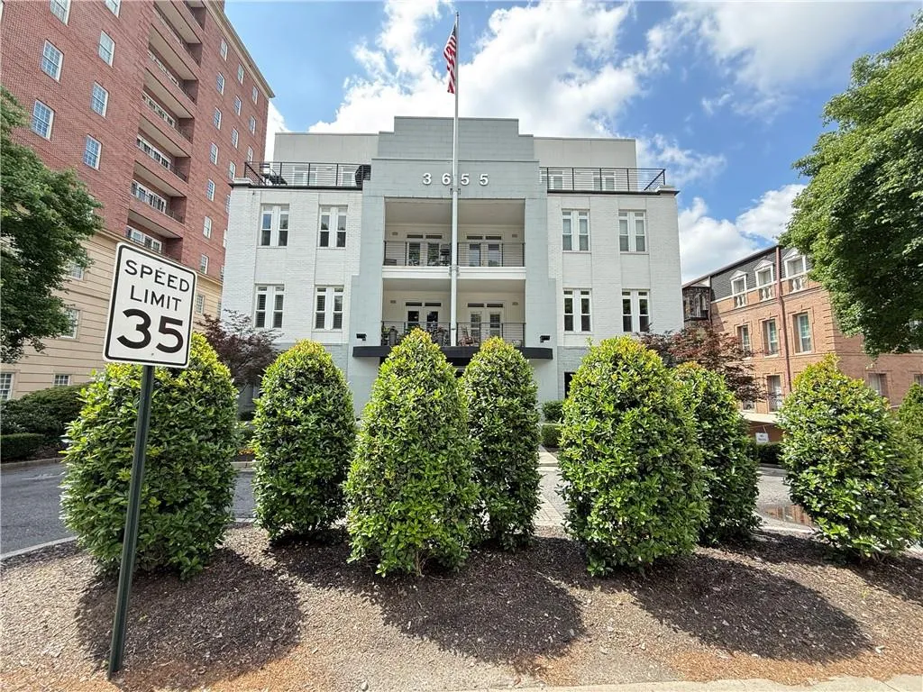 3655 Peachtree Road Ne Unit 304, Atlanta, Georgia 30319, 2 Bedrooms Bedrooms, ,2 BathroomsBathrooms,Residential,For Sale,3655 Peachtree Road Ne Unit 304,7633111