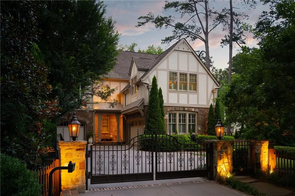 4136 N Stratford Road Ne, Atlanta, Georgia 30342, 6 Bedrooms Bedrooms, ,7 BathroomsBathrooms,Residential,For Sale,4136 N Stratford Road Ne,7627296