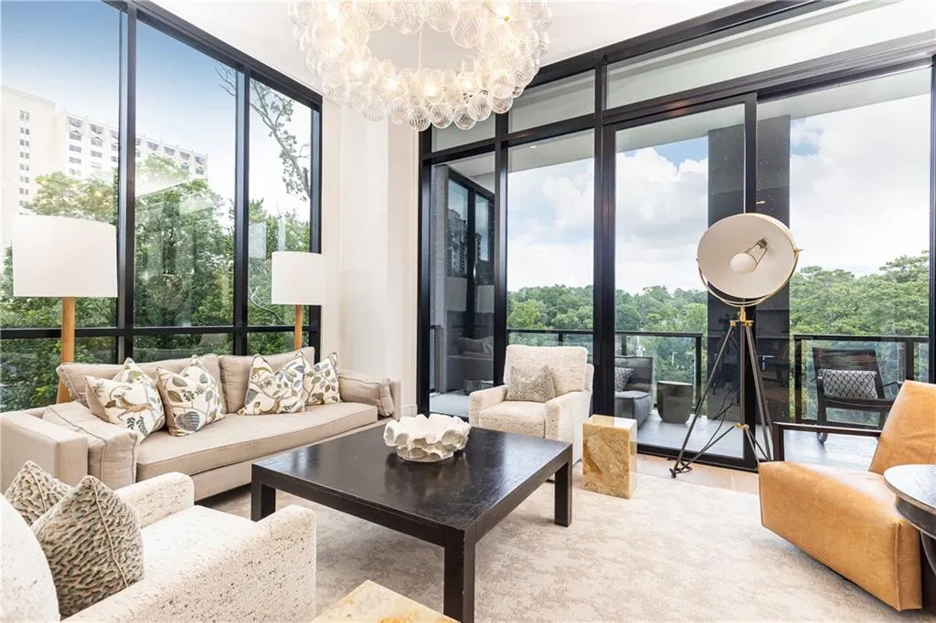 2425 Peachtree Road Ne Unit 404, Atlanta, Georgia 30305, 2 Bedrooms Bedrooms, ,3 BathroomsBathrooms,Residential,For Sale,2425 Peachtree Road Ne Unit 404,7632036