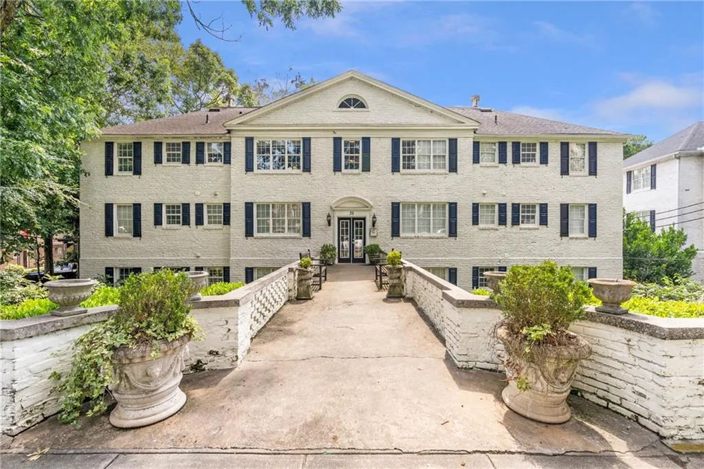 35 Sheridan Drive Ne Unit 12, Atlanta, Georgia 30305, 2 Bedrooms Bedrooms, ,1 BathroomBathrooms,Residential,For Sale,35 Sheridan Drive Ne Unit 12,7633797
