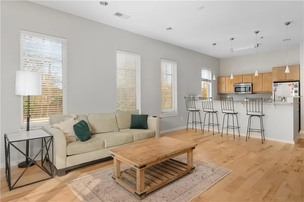 1430 Dresden Drive Ne Unit 215, Atlanta, Georgia 30319, 2 Bedrooms Bedrooms, ,2 BathroomsBathrooms,Residential,For Sale,1430 Dresden Drive Ne Unit 215,7634555