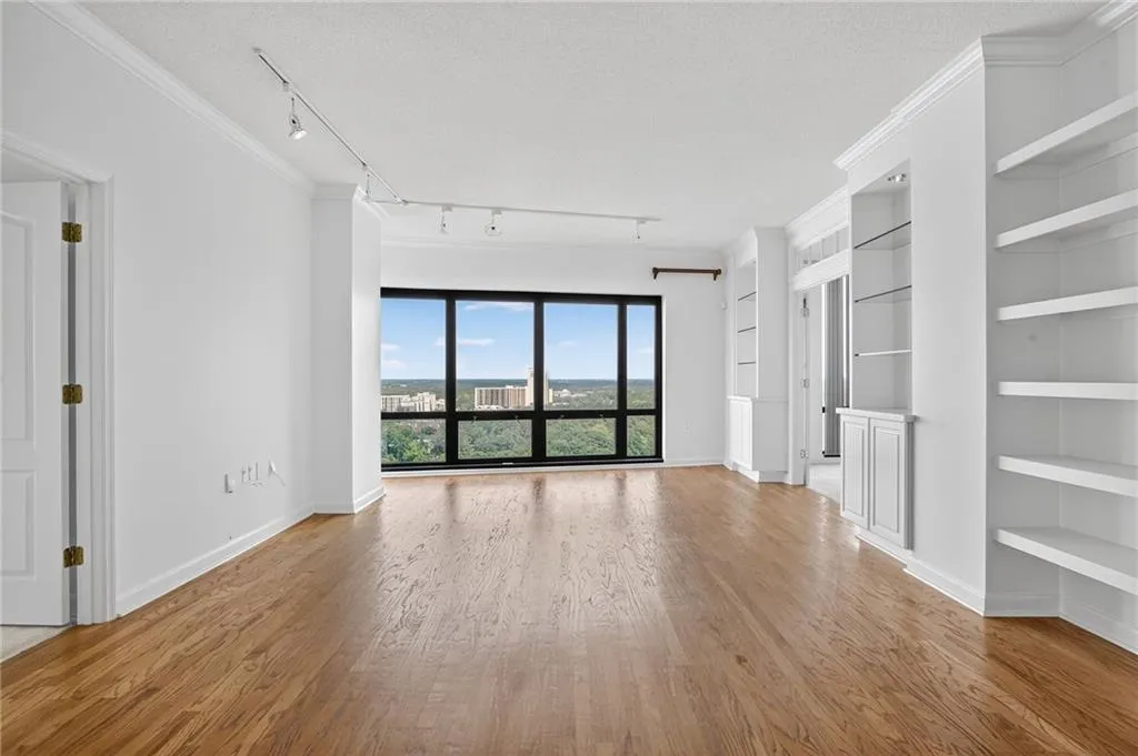 3475 Oak Valley Road Ne Unit 2350, Atlanta, Georgia 30326, 2 Bedrooms Bedrooms, ,2 BathroomsBathrooms,Residential,For Sale,3475 Oak Valley Road Ne Unit 2350,7627440