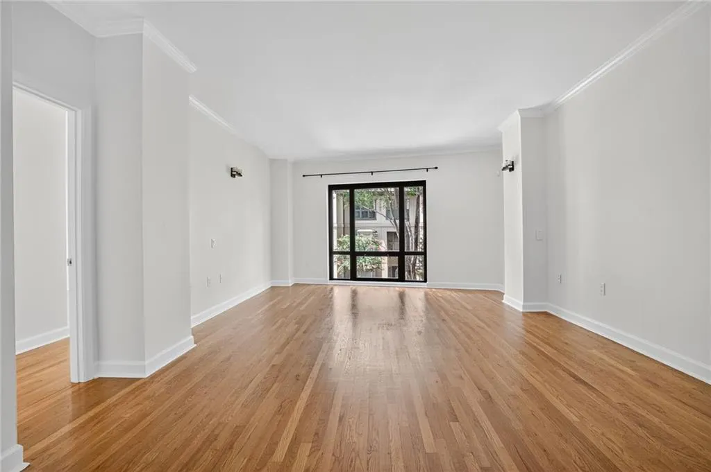 3475 Oak Valley Road Ne Unit 250, Atlanta, Georgia 30326, 1 Bedroom Bedrooms, ,1 BathroomBathrooms,Residential,For Sale,3475 Oak Valley Road Ne Unit 250,7627396