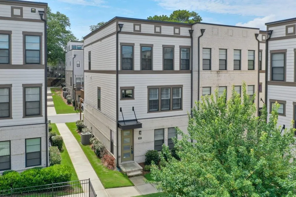 2032 Holtz Lane Nw, Atlanta, Georgia 30318, 3 Bedrooms Bedrooms, ,3 BathroomsBathrooms,Residential,For Sale,2032 Holtz Lane Nw,7634488