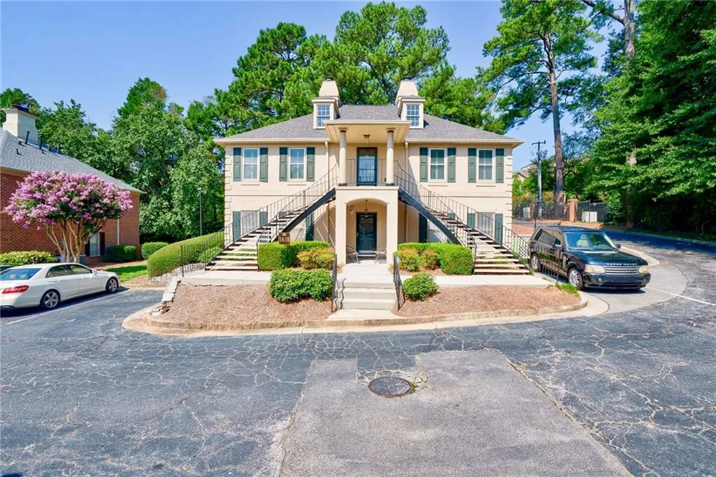 1 Plantation Drive Ne Unit B, Atlanta, Georgia 30324, 2 Bedrooms Bedrooms, ,2 BathroomsBathrooms,Residential,For Sale,1 Plantation Drive Ne Unit B,7634836