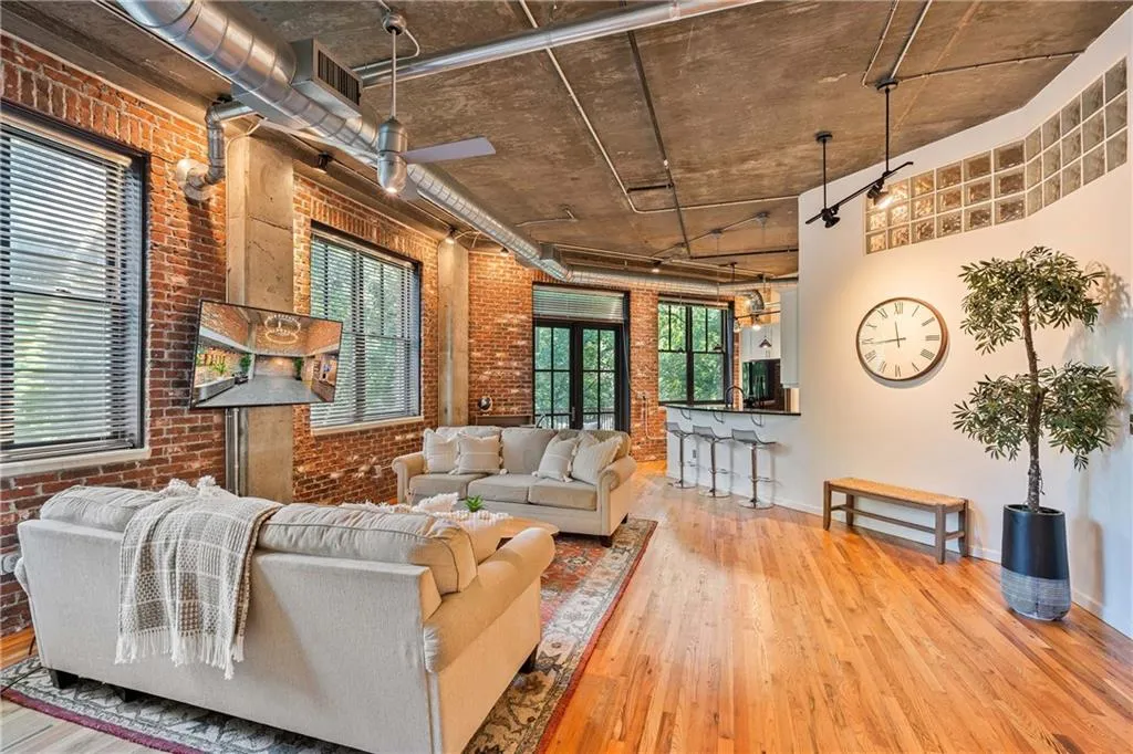 3235 Roswell Road Ne Unit 505, Atlanta, Georgia 30305, 2 Bedrooms Bedrooms, ,2 BathroomsBathrooms,Residential,For Sale,3235 Roswell Road Ne Unit 505,7635156
