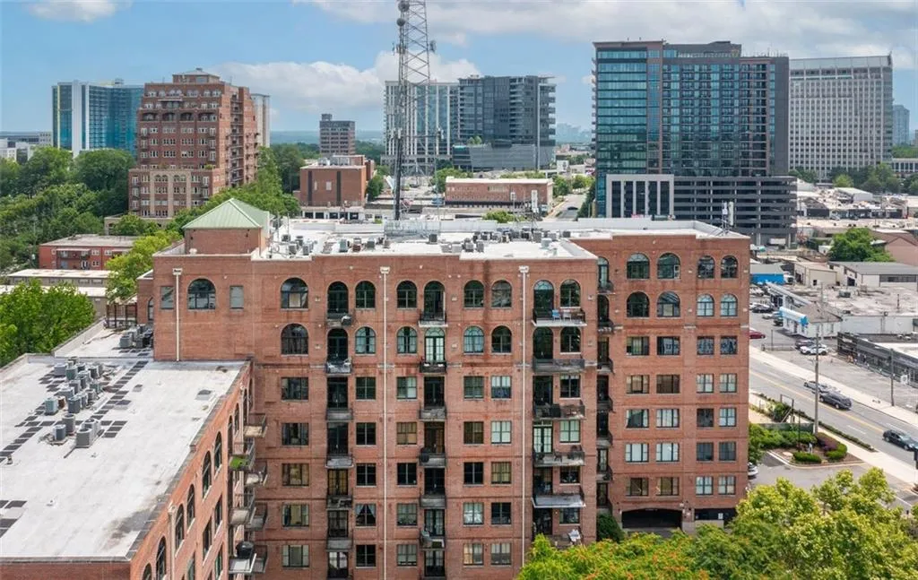 3235 Roswell Road Ne Unit 702, Atlanta, Georgia 30305, 1 Bedroom Bedrooms, ,1 BathroomBathrooms,Residential,For Sale,3235 Roswell Road Ne Unit 702,7635264