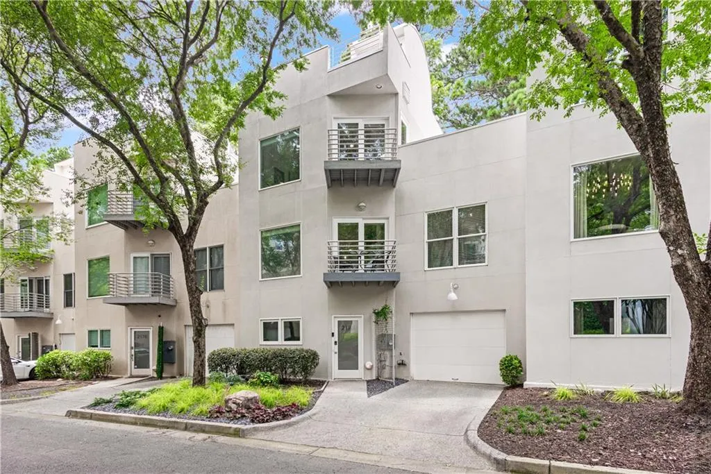 2180 Millennium Way Ne, Atlanta, Georgia 30319, 2 Bedrooms Bedrooms, ,2 BathroomsBathrooms,Residential,For Sale,2180 Millennium Way Ne,7636715