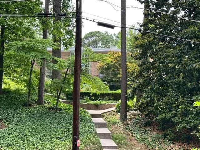 1233 Woodland Avenue Ne Unit 5, Atlanta, Georgia 30324, 1 Bedroom Bedrooms, ,1 BathroomBathrooms,Residential,For Sale,1233 Woodland Avenue Ne Unit 5,7580127