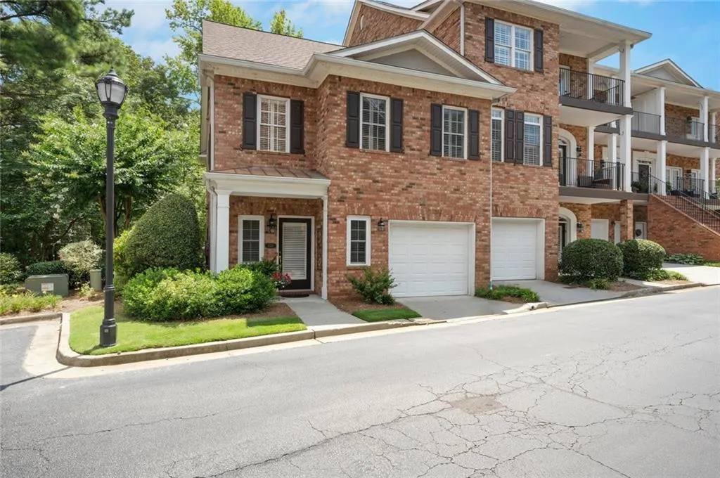 2570 Oglethorpe Circle Ne Unit 3, Atlanta, Georgia 30319, 4 Bedrooms Bedrooms, ,2 BathroomsBathrooms,Residential,For Sale,2570 Oglethorpe Circle Ne Unit 3,7637287