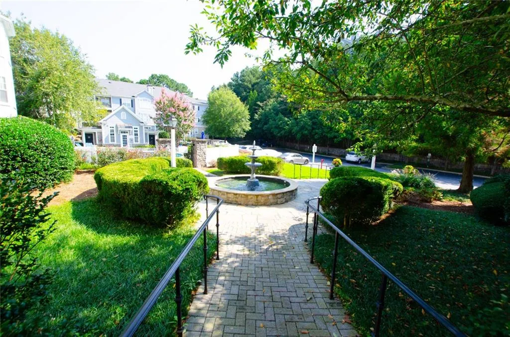 4100 Paces Walk Se Unit 1305, Atlanta, Georgia 30339, 3 Bedrooms Bedrooms, ,2 BathroomsBathrooms,Residential,For Sale,4100 Paces Walk Se Unit 1305,7638117