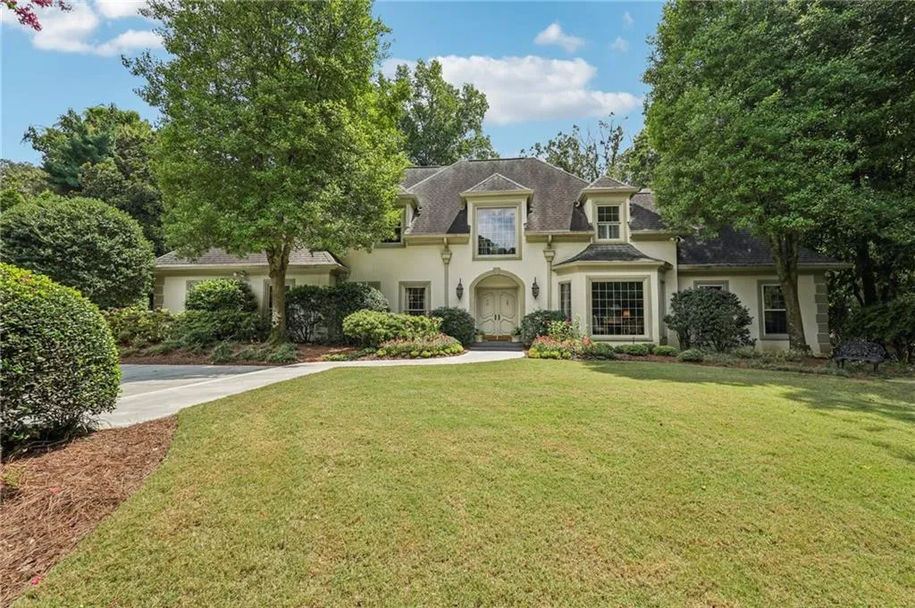 5315 N Powers Ferry Road, Atlanta, Georgia 30327, 5 Bedrooms Bedrooms, ,4 BathroomsBathrooms,Residential,For Sale,5315 N Powers Ferry Road,7638372