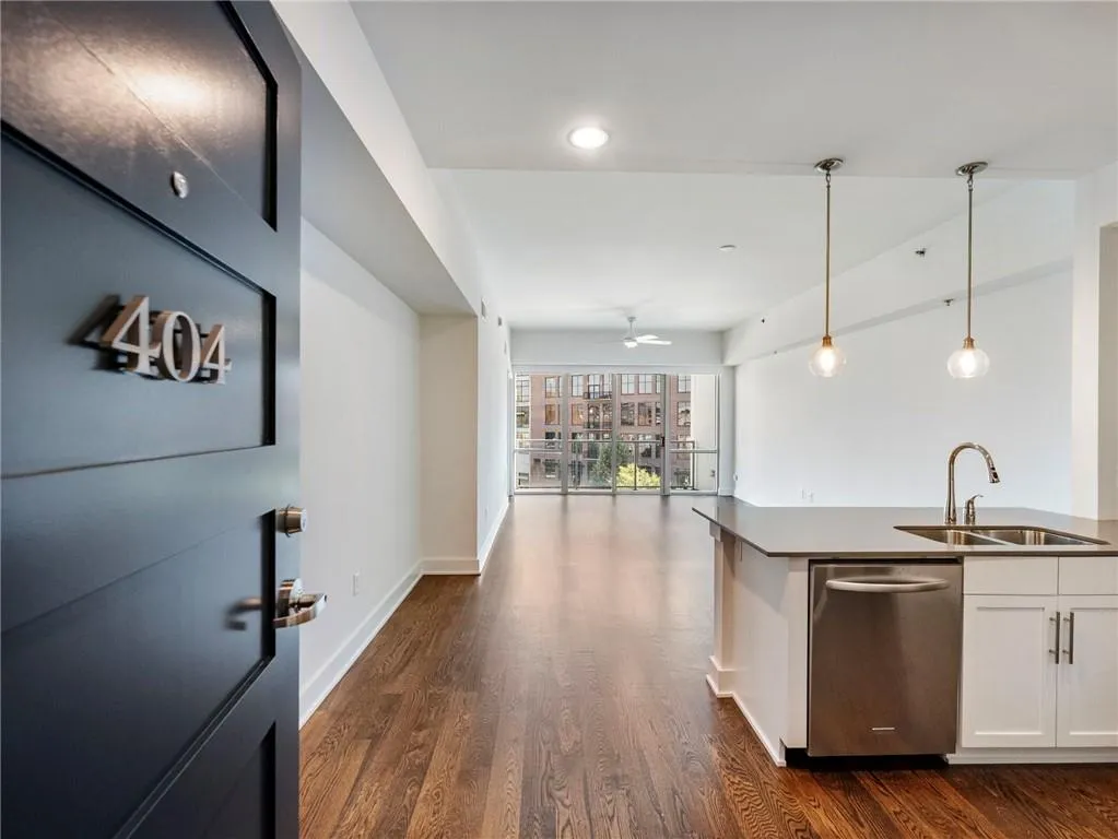 1100 Howell Mill Road Unit 404, Atlanta, Georgia 30318, 1 Bedroom Bedrooms, ,1 BathroomBathrooms,Residential,For Sale,1100 Howell Mill Road Unit 404,7639497