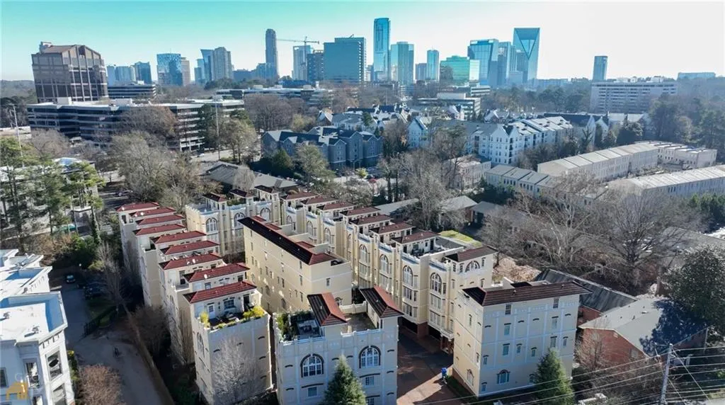 3541 Roswell Road Ne Unit 4, Atlanta, Georgia 30305, 2 Bedrooms Bedrooms, ,2 BathroomsBathrooms,Residential,For Sale,3541 Roswell Road Ne Unit 4,7639709
