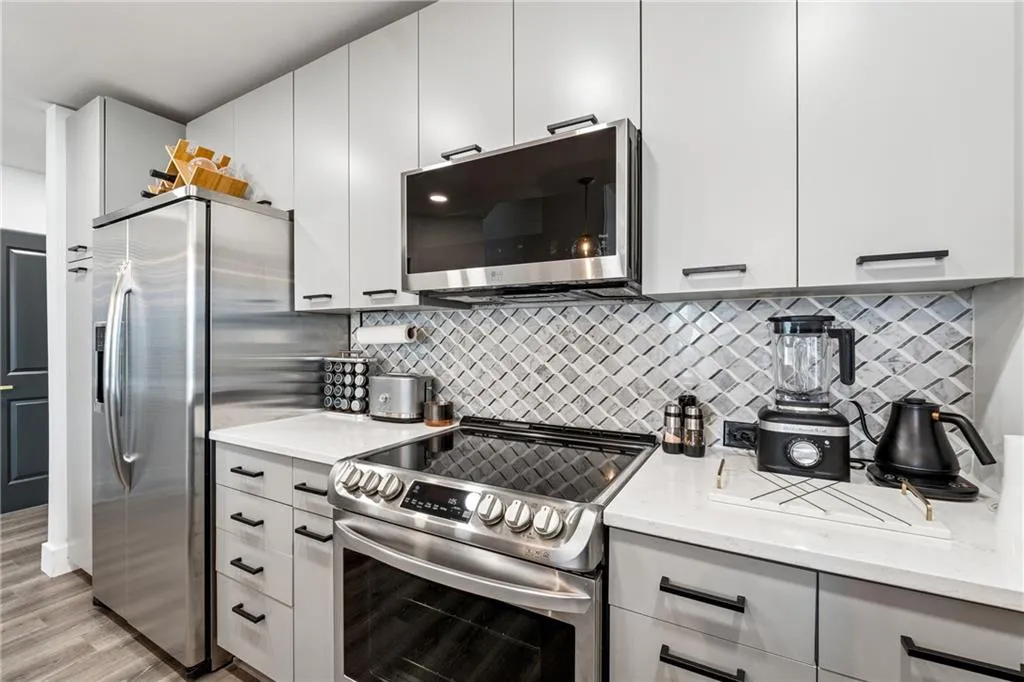 3324 Peachtree Road Ne Unit 1301, Atlanta, Georgia 30326, 2 Bedrooms Bedrooms, ,2 BathroomsBathrooms,Residential,For Sale,3324 Peachtree Road Ne Unit 1301,7639304