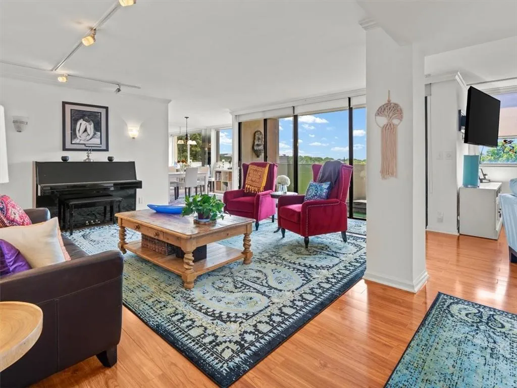 3530 Piedmont Road Ne Unit 11a, Atlanta, Georgia 30305, 2 Bedrooms Bedrooms, ,2 BathroomsBathrooms,Residential,For Sale,3530 Piedmont Road Ne Unit 11a,7638178