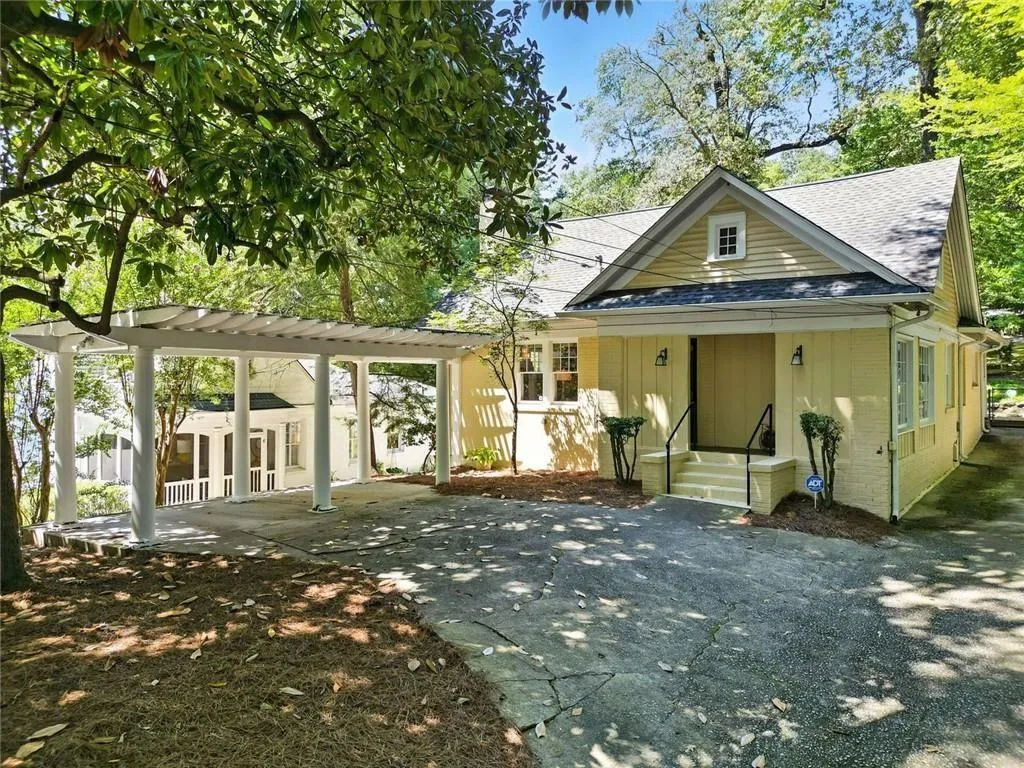 172 Lindbergh Drive Ne, Atlanta, Georgia 30305, 3 Bedrooms Bedrooms, ,2 BathroomsBathrooms,Residential,For Sale,172 Lindbergh Drive Ne,7640653