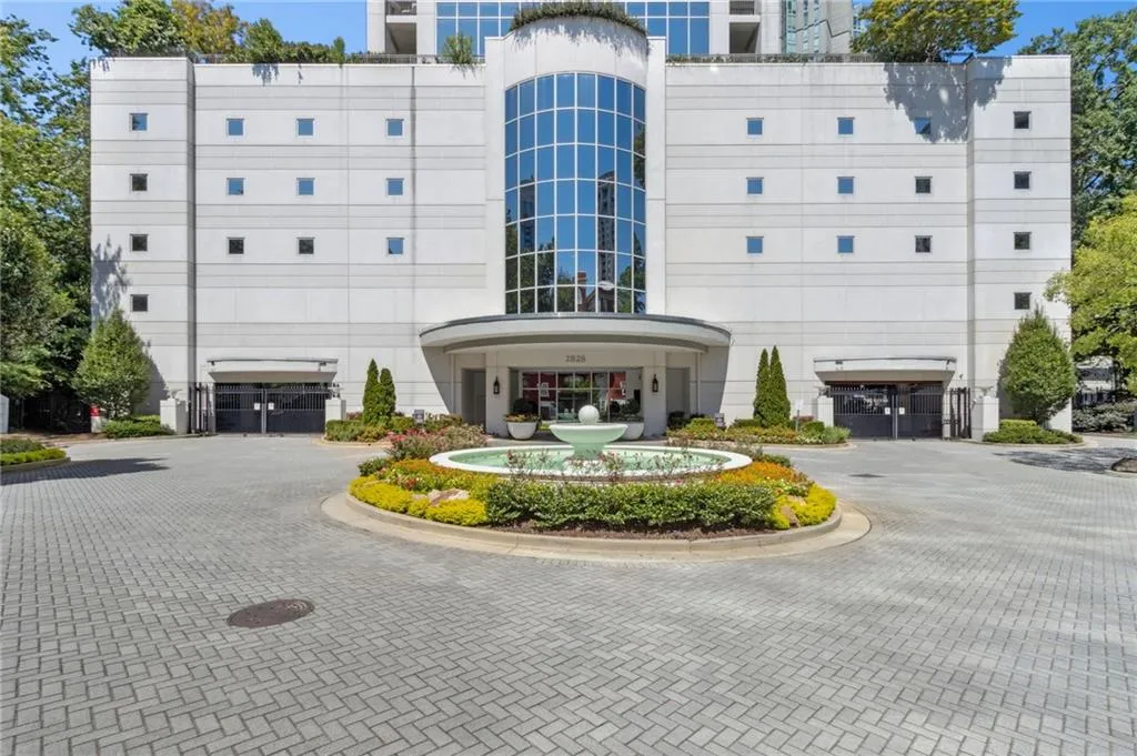 2828 Peachtree Road Ne Unit 802, Atlanta, Georgia 30305, 2 Bedrooms Bedrooms, ,2 BathroomsBathrooms,Residential,For Sale,2828 Peachtree Road Ne Unit 802,7640504