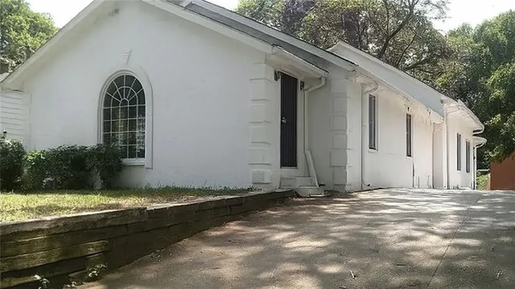 2332 Saint James Drive Nw, Atlanta, Georgia 30318, 4 Bedrooms Bedrooms, ,2 BathroomsBathrooms,Residential,For Sale,2332 Saint James Drive Nw,7642030