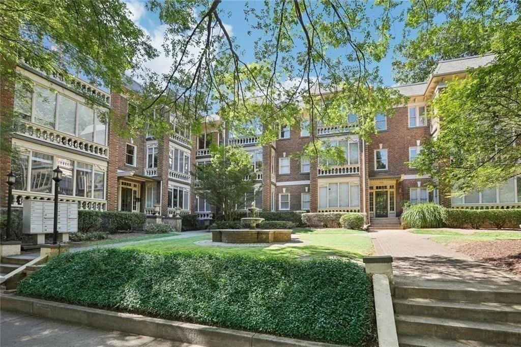 272 14th Street Ne Unit 21, Atlanta, Georgia 30309, 2 Bedrooms Bedrooms, ,1 BathroomBathrooms,Residential,For Sale,272 14th Street Ne Unit 21,7643678