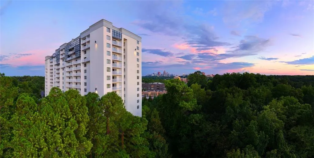 2460 Peachtree Road Nw Unit 301, Atlanta, Georgia 30305, 1 Bedroom Bedrooms, ,1 BathroomBathrooms,Residential,For Sale,2460 Peachtree Road Nw Unit 301,7644821
