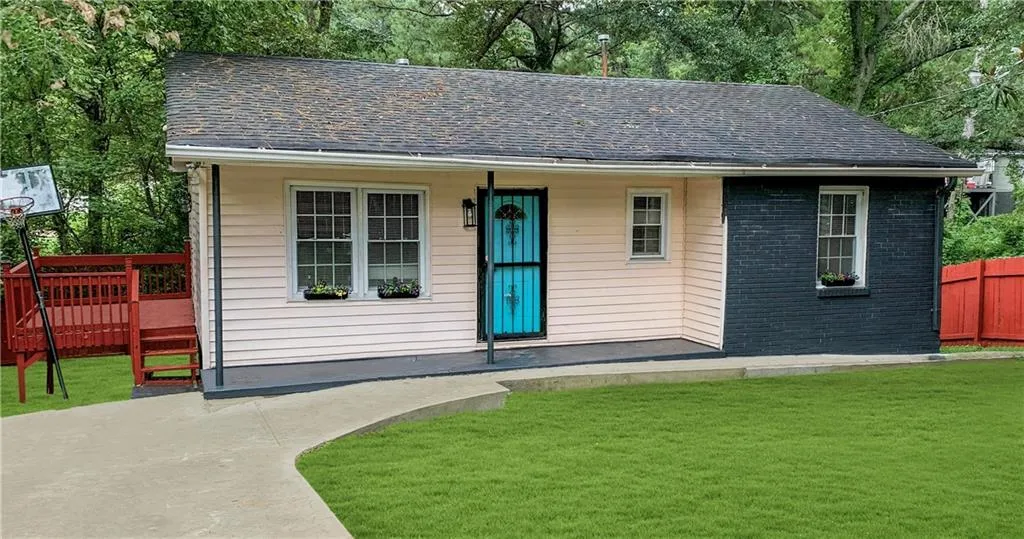 1551 Ferno Drive Nw, Atlanta, Georgia 30318, 3 Bedrooms Bedrooms, ,1 BathroomBathrooms,Residential,For Sale,1551 Ferno Drive Nw,7645680