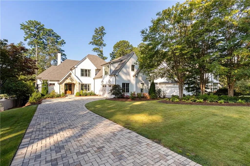 2696 Ashford Road Ne, Brookhaven, Georgia 30319, 5 Bedrooms Bedrooms, ,6 BathroomsBathrooms,Residential,For Sale,2696 Ashford Road Ne,7645886