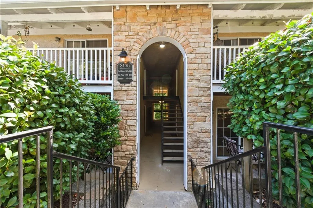 3175 Seven Pines Court Nw Unit 208, Atlanta, Georgia 30339, 2 Bedrooms Bedrooms, ,2 BathroomsBathrooms,Residential,For Sale,3175 Seven Pines Court Nw Unit 208,7647643