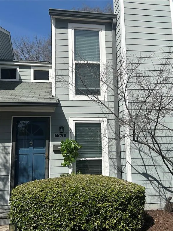 1063 Riverbend Club Drive Se, Atlanta, Georgia 30339, 2 Bedrooms Bedrooms, ,2 BathroomsBathrooms,Residential,For Sale,1063 Riverbend Club Drive Se,7537110